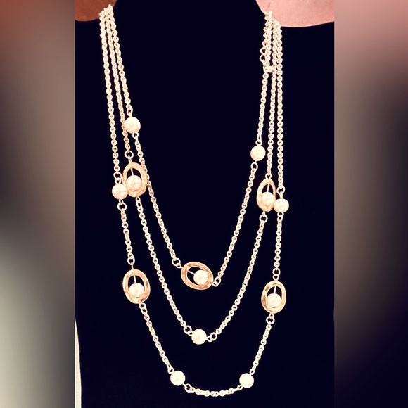 Pearl & Silver Chain Necklace UNIQUE, a cool, different way to display pearls - Picture 2 of 5